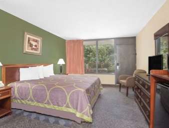 Super 8 La Grange Hotel Room photo