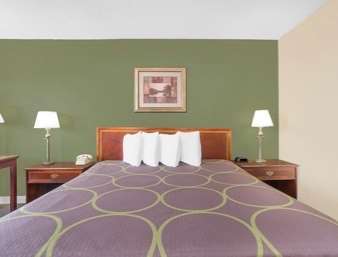 Super 8 La Grange Hotel Room photo